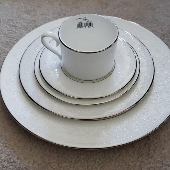 Lenox Other - Lenox 5 piece place setting